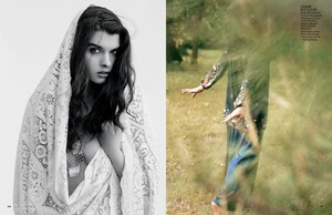 buerony - Elle Italia (December 2008) - Crystal - 002.jpg