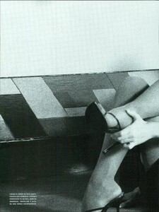 ARCHIVIO - Vogue Italia (March 2000) - The Magnetic Black - 007.jpg