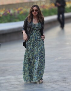         kla240420BZNimage123 .jpg