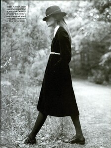 ARCHIVIO - Vogue Italia (October 2004) - Pure, Unusual - 004.jpg