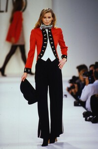 1443302101_bill-blass-fw-1994(6).thumb.jpg.06ade5eaa3f872ae8c4e67f6f615e997.jpg