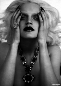 W (August 2004) - La Belle Et La Bete - 008.jpg