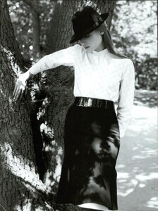 ARCHIVIO - Vogue Italia (October 2004) - Pure, Unusual - 005.jpg