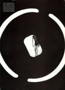 Vogue Italia (September 1997) - Eccentricità - 012.jpg