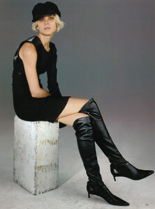 TOP.FASON.RU - Vogue UK (September 2001) - Dark Star - 004.jpg