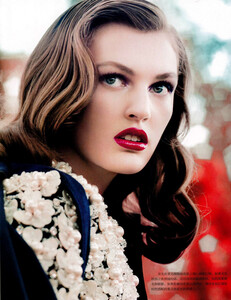 Vogue China (January 2009) - Red Fever - 003.jpg
