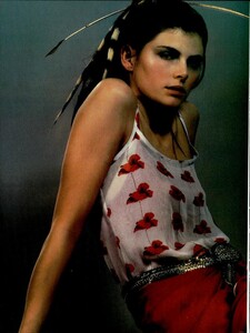 ARCHIVIO - Vogue Italia (April 1997) - A Fashion Mood - 005.png