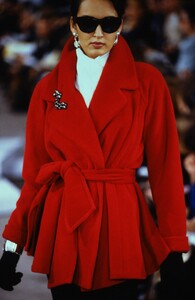 1564159114_donna-karan-fw-1990(11).thumb.jpg.c722d514c0d37e9c3af150d5d15bc9c3.jpg