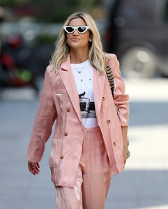         ash240420BZNimage118 .jpg