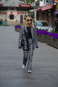        rob300420BZNimage106 .jpg