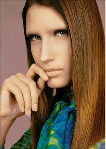 ARCHIVIO - Vogue Italia (March 2004) - A Riot Of Colors - 003.jpg