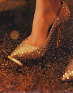 Elle Russia (November 2011) - Jennifer Pugh - 011.jpg