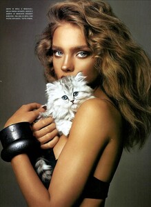 ARCHIVIO - Vogue Italia (March 2003) - Enthralling - 008.jpg