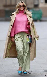         rob290420BZNimage118 .jpg