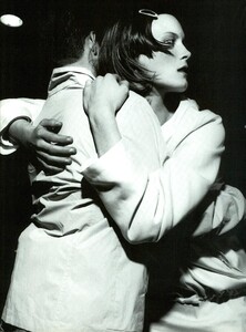 ARCHIVIO - Vogue Italia (April 1999) - Vestirenormale - 009.jpg