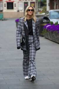        rob300420BZNimage105 .jpg