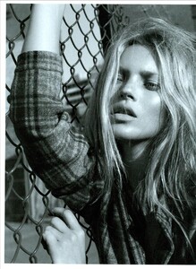 ARCHIVIO - Vogue Italia (November 2003) - The Kate's Way - 001.jpg