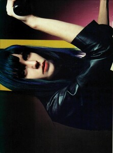 ARCHIVIO - Vogue Italia (March 1999) - Riders in the Wind '99 - 005.jpg