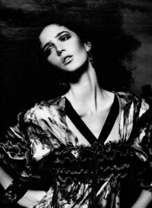 W (February 2009) - Le Chic - 008.jpg