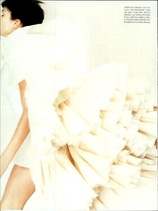 ARCHIVIO - Vogue Italia (April 1998) - Off White - 003.jpg