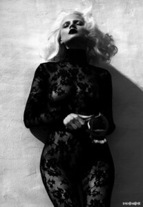 W (August 2004) - La Belle Et La Bete - 006.jpg