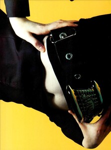 ARCHIVIO - Vogue Italia (March 1999) - Riders in the Wind '99 - 007.jpg