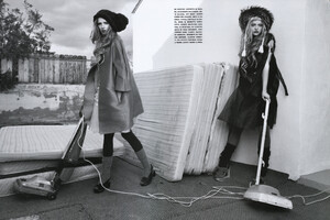 Vogue Italia (May 2008) - The Now Mix'n' Match - 002.jpg