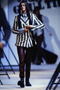 1832200351_jean-paul-gaultier-fw-1992(14).thumb.jpg.7cad855872f296db9a7ec9030d71fd9e.jpg