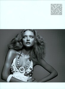 ARCHIVIO - Vogue Italia (March 2003) - Enthralling - 005.jpg