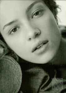 ARCHIVIO - Vogue Italia (August 2004) - Chic Sizzling Cool - 004.jpg