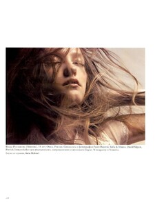 VOGUE Russia August 2005 by Liz Collins 09 - Vlada Roslyakova.jpg