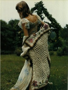 ARCHIVIO - Vogue Italia (November 2001) - In a fairy-tale mood - 017.png