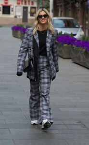        rob300420BZNimage108 .jpg