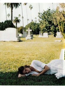 Vogue Paris (April 2001) - In Love - 005.jpg