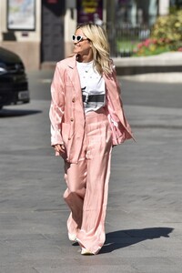         ash240420BZNimage104 .jpg