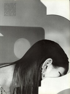 Vogue Italia (September 1997) - Eccentricità - 004.jpg