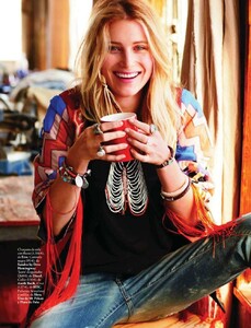 Elle Spain (April 2012) - Dree Hemingway - 012.jpg