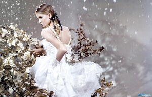 Vogue China (October 2005) - Snow Princess - 006.jpg