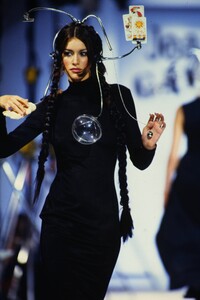 2030469209_jean-paul-gaultier-fw-1992(15).thumb.jpg.600d512458b2b35c1abe52a909a4ec50.jpg