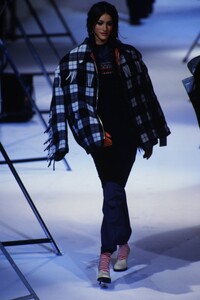 203201260_jean-paul-gaultier-fw-1992(7).thumb.jpg.a516e9d7cc68a3dc00236630e8d51c6b.jpg