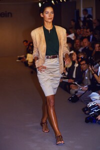 2047631125_calvin-klein-ss-1990-marpessa(6).thumb.jpg.2a3effe152fe7545fb550c8d0a024497.jpg