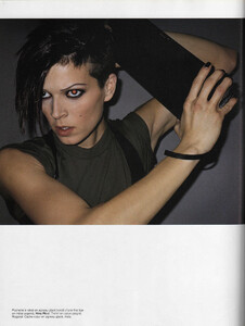 Vogue Paris (April 2001) - Pose Combat - 004.jpg