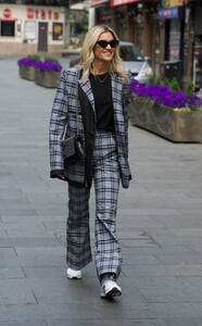        rob300420BZNimage107 .jpg