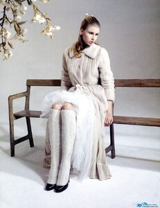 Vogue China (October 2005) - Snow Princess - 002.jpg