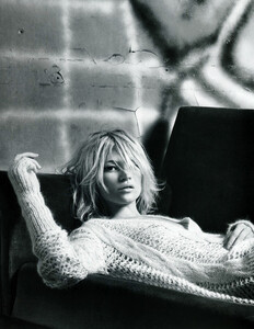 Vogue China (December 2008) - Kate Moss - 009.jpg