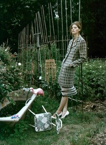 ARCHIVIO - Vogue Italia (November 2003) - Gardening Time - 010.jpg
