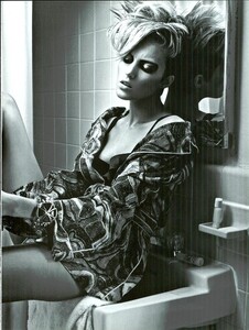 ARCHIVIO - Vogue Italia (June 2008) - Gleams - 018.jpg