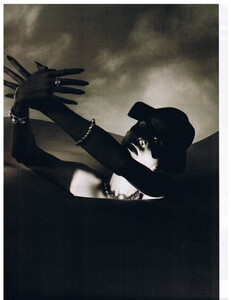 W (September 2006) - Surreal State - 020.jpg