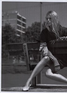 ARCHIVIO - Vogue Italia (November 2003) - The Kate's Way - 013.jpg