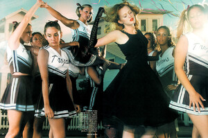 Vogue UK (November 2000) - Beauty Queen - 002.jpg